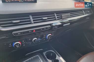 Внедорожник / Кроссовер Audi Q7 2016 в 