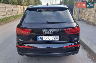 Внедорожник / Кроссовер Audi Q7 2016 в 