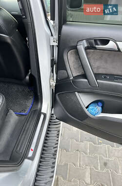Позашляховик / Кросовер Audi Q7 2007 в 