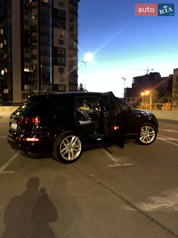 Внедорожник / Кроссовер Audi Q7 2016 в Киеве