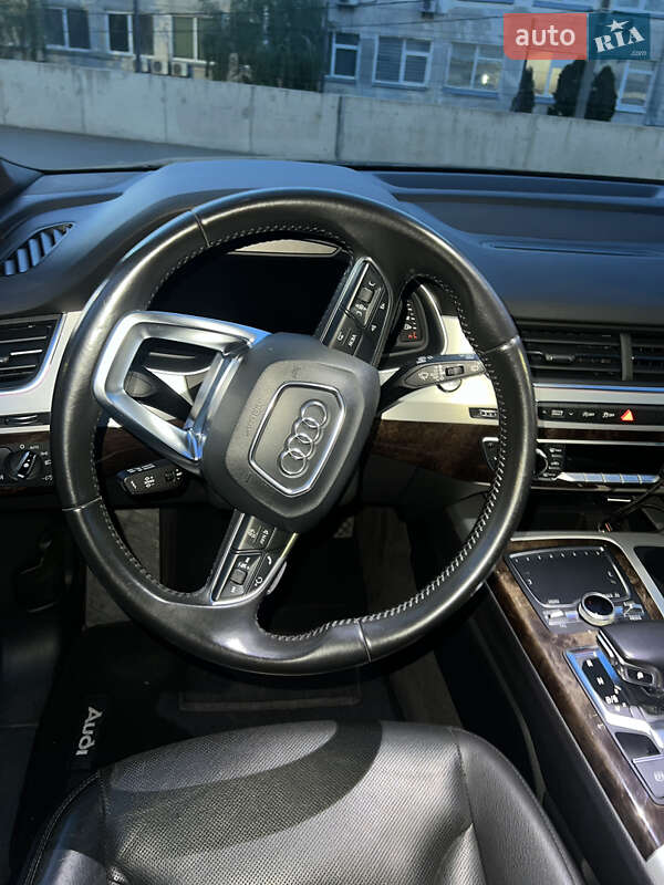 Внедорожник / Кроссовер Audi Q7 2016 в Киеве
