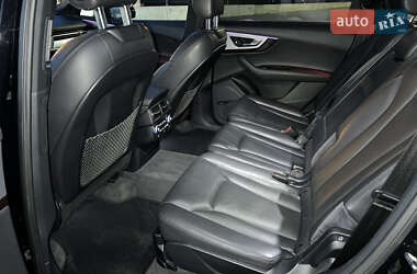 Внедорожник / Кроссовер Audi Q7 2016 в 