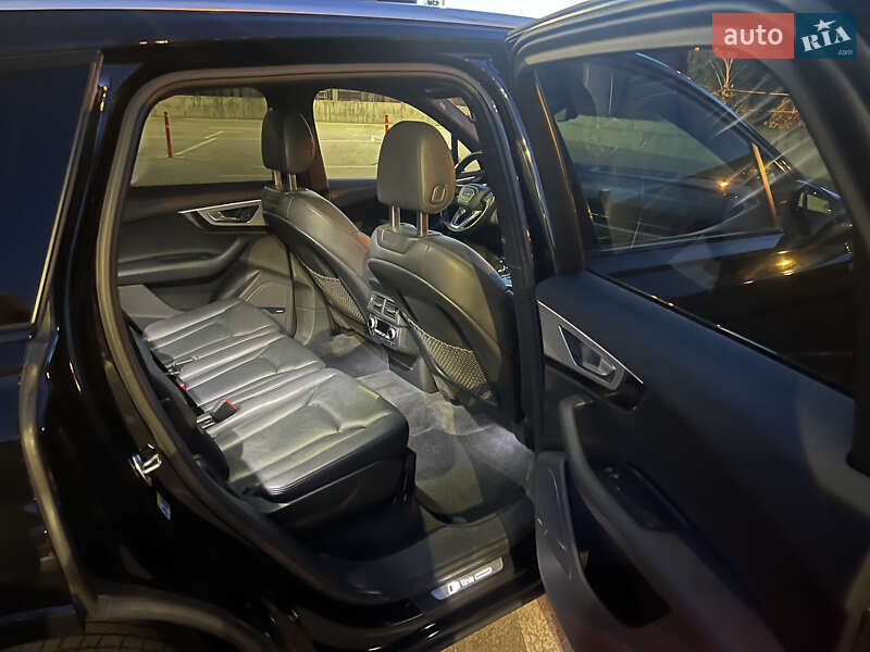 Внедорожник / Кроссовер Audi Q7 2016 в Киеве