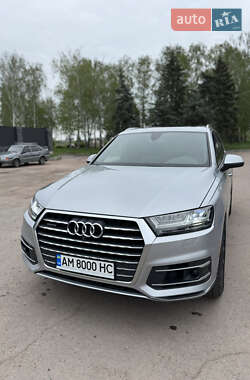 Внедорожник / Кроссовер Audi Q7 2016 в 