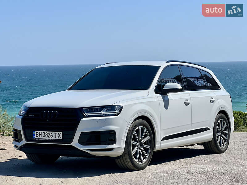 Позашляховик / Кросовер Audi Q7 2016 в 