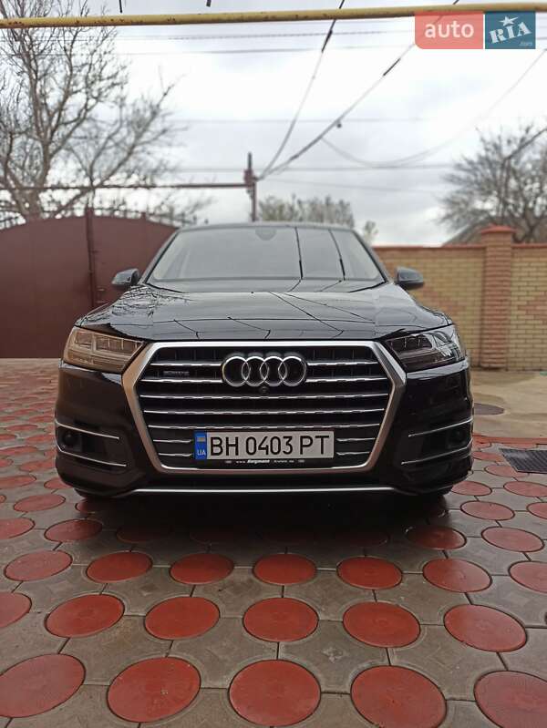 Внедорожник / Кроссовер Audi Q7 2017 в Ананьеве