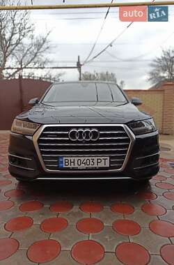 Внедорожник / Кроссовер Audi Q7 2017 в 
