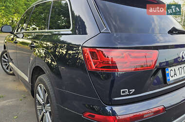 Внедорожник / Кроссовер Audi Q7 2017 в 