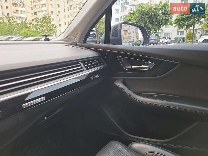 Внедорожник / Кроссовер Audi Q7 2015 в Виннице