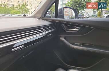 Внедорожник / Кроссовер Audi Q7 2015 в 