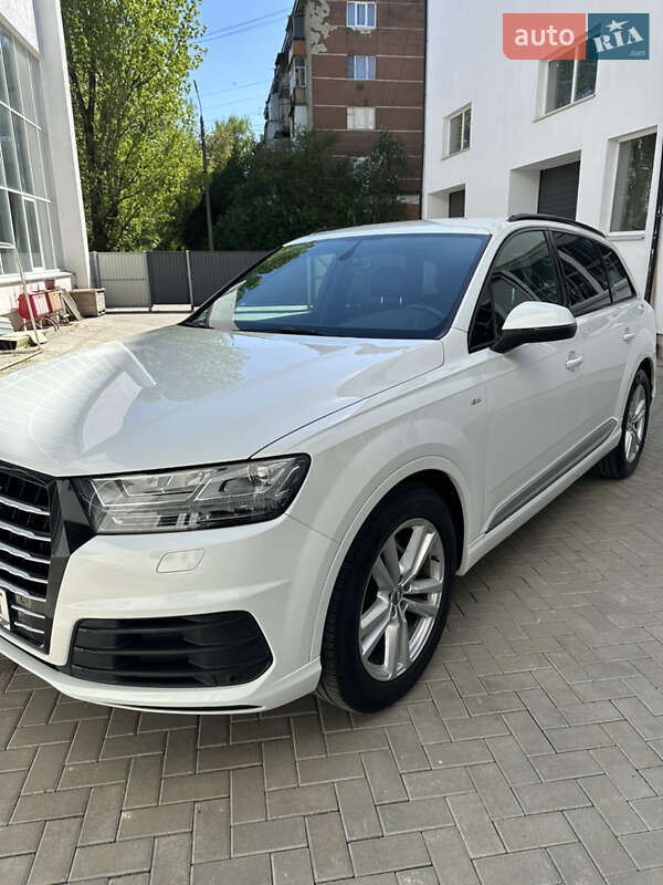 Внедорожник / Кроссовер Audi Q7 2017 в Черновцах
