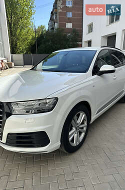 Внедорожник / Кроссовер Audi Q7 2017 в 