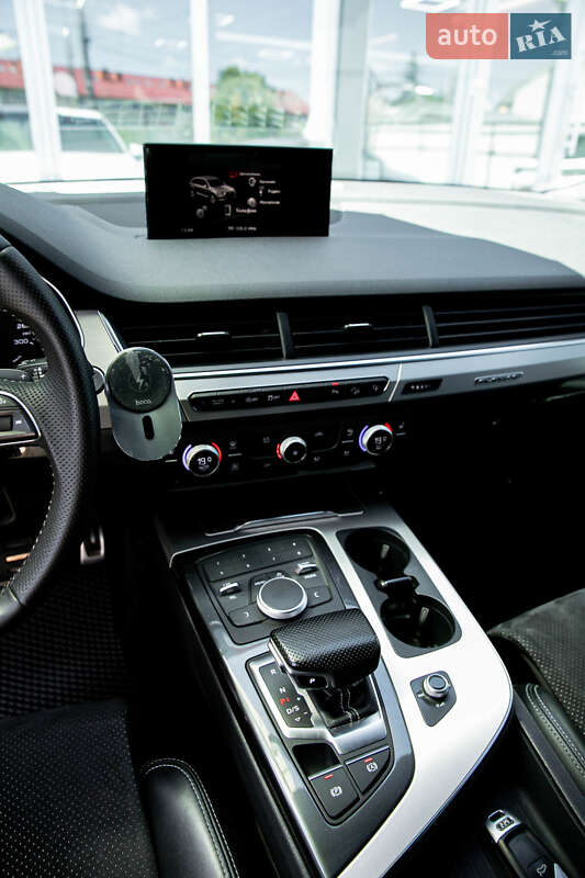 Внедорожник / Кроссовер Audi Q7 2017 в Черновцах