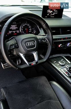 Внедорожник / Кроссовер Audi Q7 2017 в 
