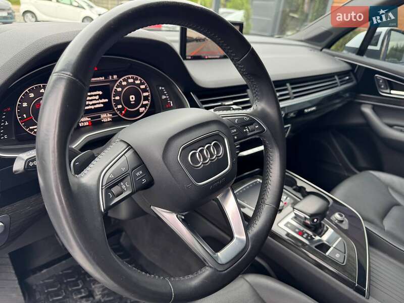 Позашляховик / Кросовер Audi Q7 2017 в Рівному