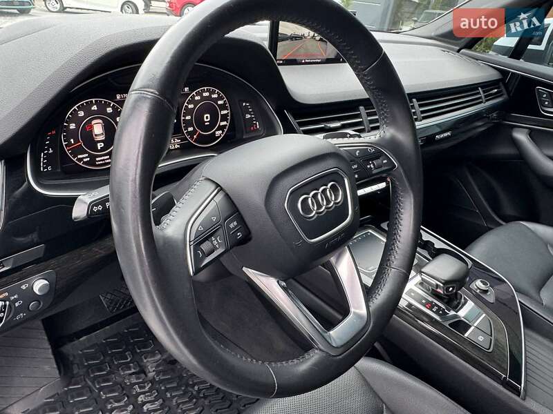 Позашляховик / Кросовер Audi Q7 2017 в Рівному