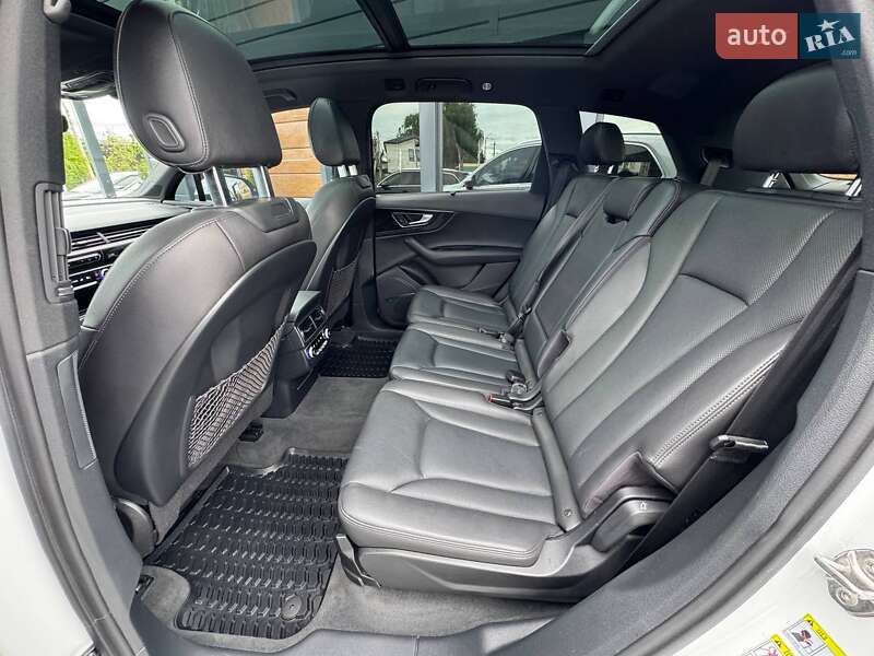 Позашляховик / Кросовер Audi Q7 2017 в Рівному