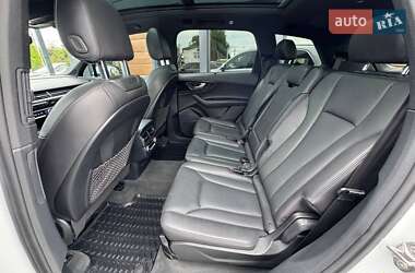 Внедорожник / Кроссовер Audi Q7 2017 в 