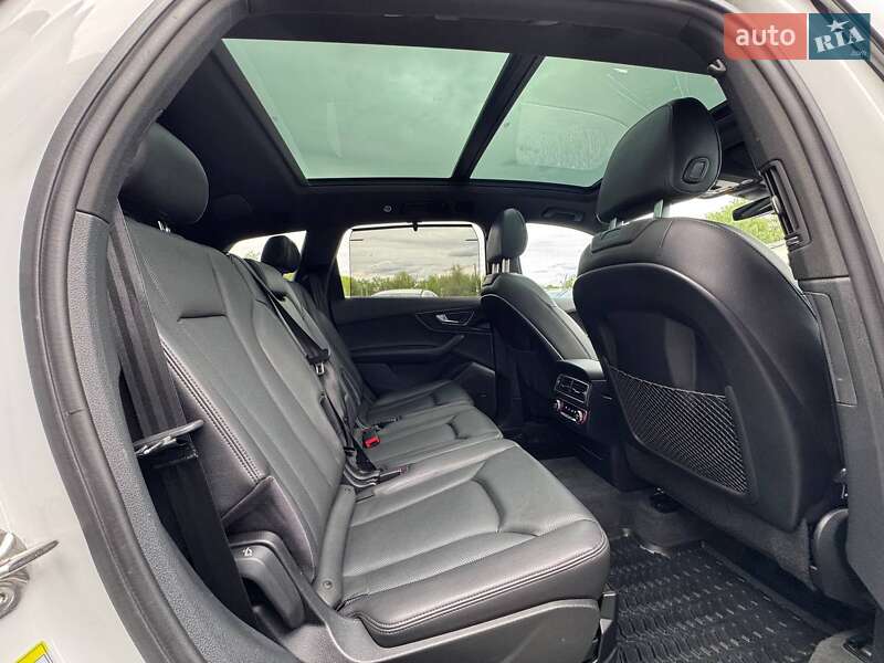 Позашляховик / Кросовер Audi Q7 2017 в Рівному