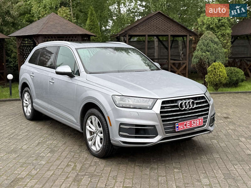 Позашляховик / Кросовер Audi Q7 2016 в 