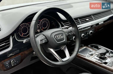 Позашляховик / Кросовер Audi Q7 2016 в 