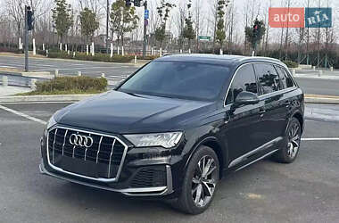Позашляховик / Кросовер Audi Q7 2022 в 