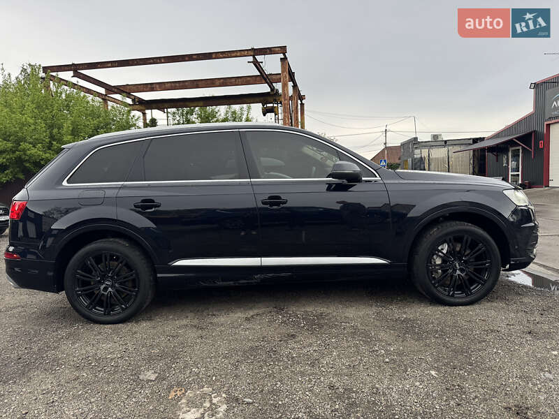 Внедорожник / Кроссовер Audi Q7 2016 в Киеве