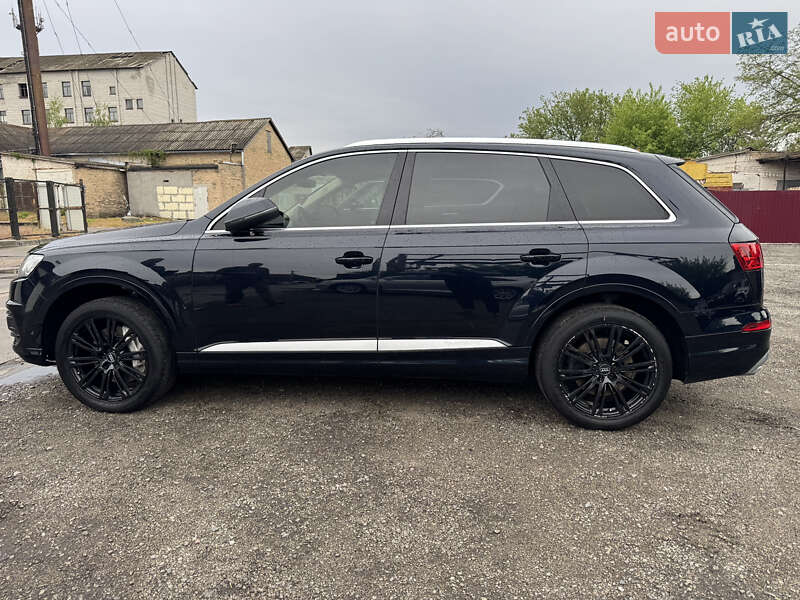 Внедорожник / Кроссовер Audi Q7 2016 в Киеве