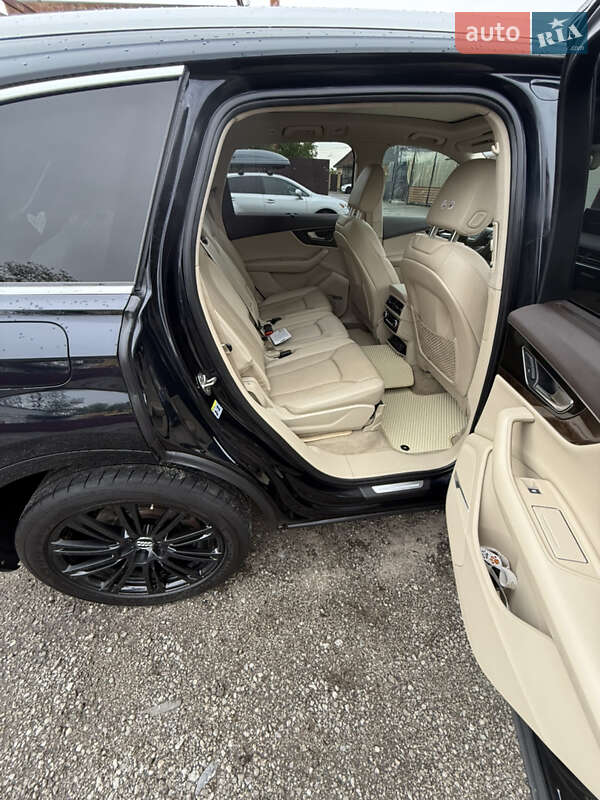 Внедорожник / Кроссовер Audi Q7 2016 в Киеве