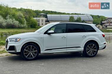 Внедорожник / Кроссовер Audi Q7 2022 в 