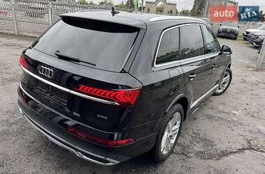 Позашляховик / Кросовер Audi Q7 2022 в 