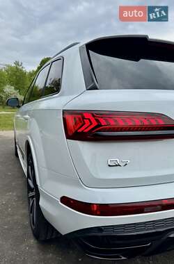 Внедорожник / Кроссовер Audi Q7 2022 в 