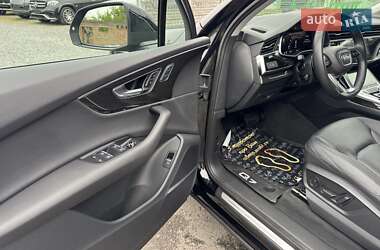 Позашляховик / Кросовер Audi Q7 2022 в 