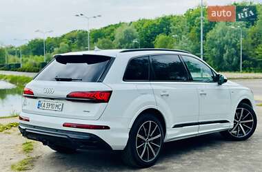 Внедорожник / Кроссовер Audi Q7 2022 в 