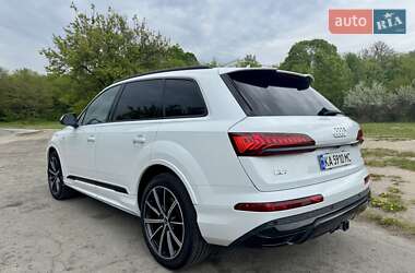 Внедорожник / Кроссовер Audi Q7 2022 в 