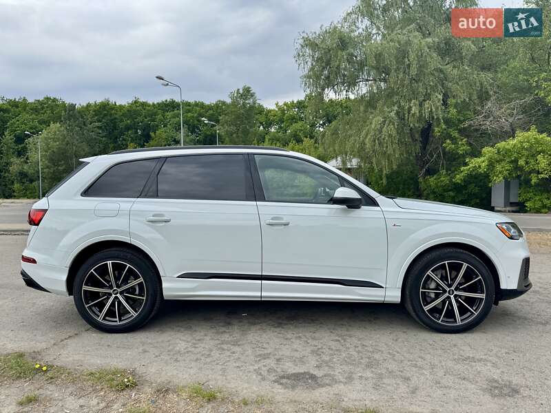 Внедорожник / Кроссовер Audi Q7 2022 в Днепре
