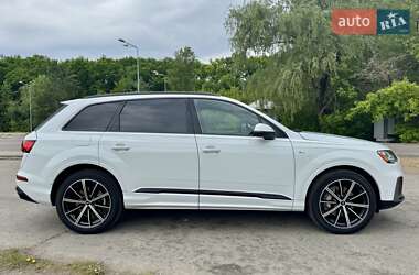 Внедорожник / Кроссовер Audi Q7 2022 в 