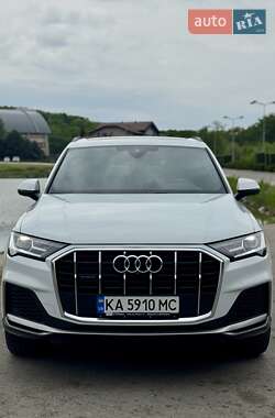 Внедорожник / Кроссовер Audi Q7 2022 в 
