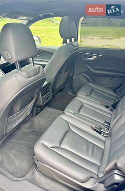 Внедорожник / Кроссовер Audi Q7 2022 в 