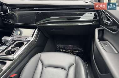 Позашляховик / Кросовер Audi Q7 2022 в 
