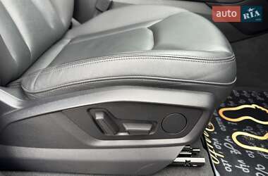 Позашляховик / Кросовер Audi Q7 2022 в 