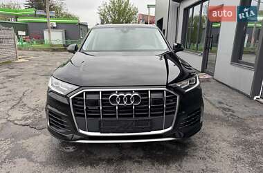 Позашляховик / Кросовер Audi Q7 2022 в 