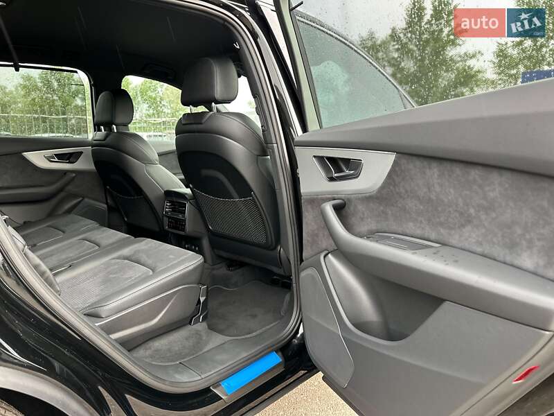 Внедорожник / Кроссовер Audi Q7 2025 в Киеве