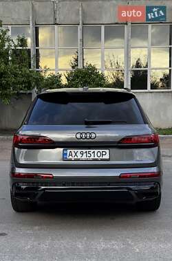 Позашляховик / Кросовер Audi Q7 2019 в 