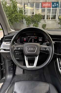 Позашляховик / Кросовер Audi Q7 2019 в 