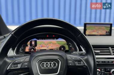 Внедорожник / Кроссовер Audi Q7 2016 в 
