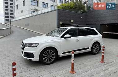 Позашляховик / Кросовер Audi Q7 2016 в 