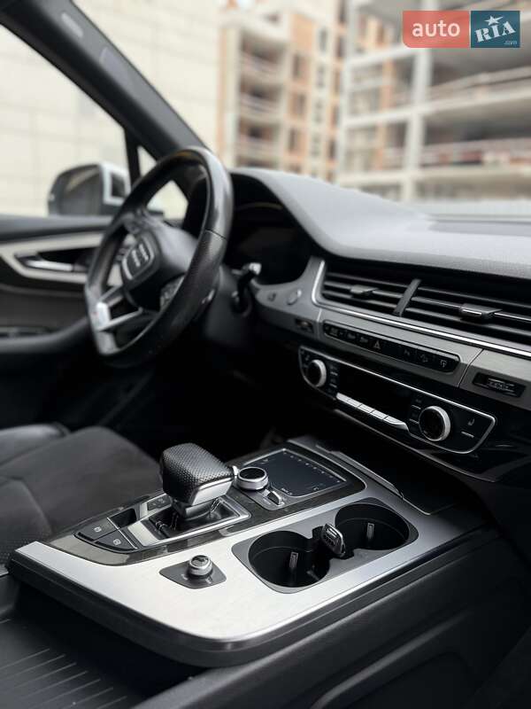 Внедорожник / Кроссовер Audi Q7 2016 в Киеве