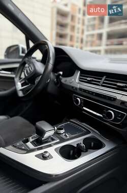 Позашляховик / Кросовер Audi Q7 2016 в 