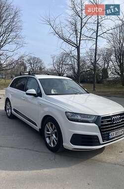 Позашляховик / Кросовер Audi Q7 2016 в 